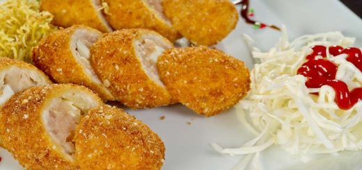 Nadziewane supremy kurczaka owinięte w kimchi